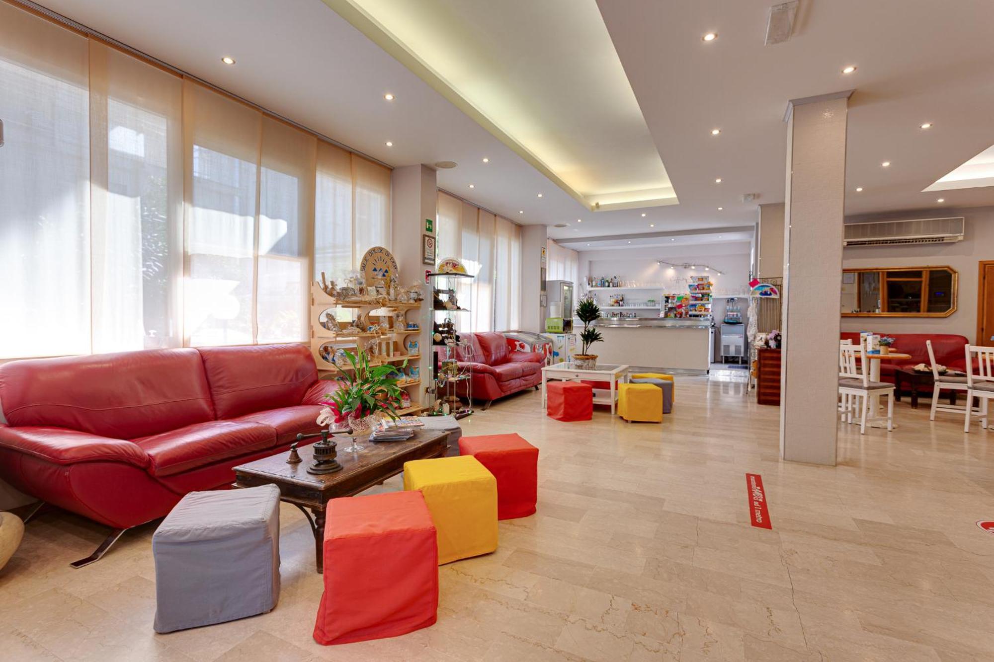 Hotel Kiss Чезенатико Экстерьер фото